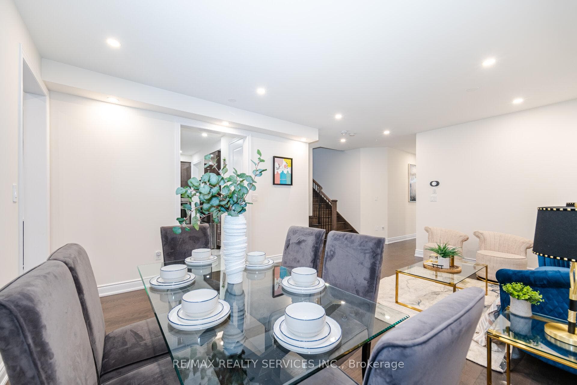 40 Lowell Crescent photo 6