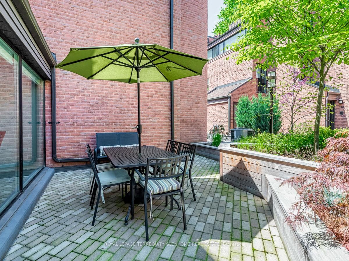 Private Courtyard