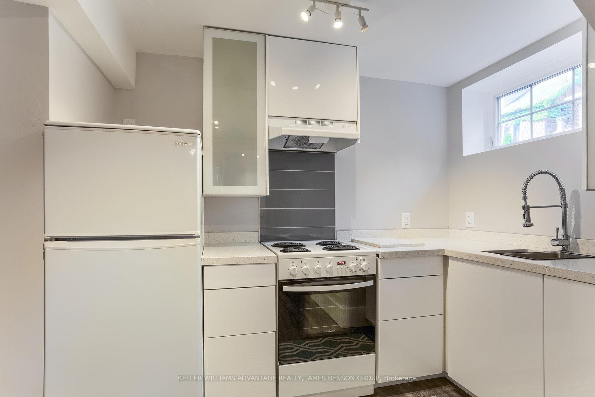 53 Pearson Avenue Unit Lower photo 5