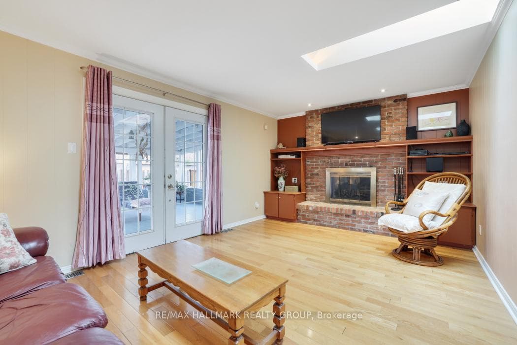 2003 Hollybrook Crescent photo 16