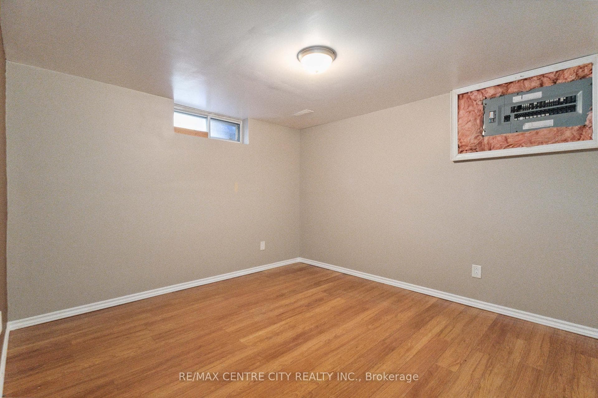 50 Stroud Crescent photo 32