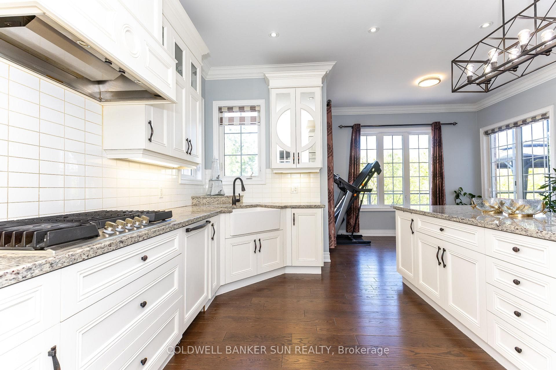 48 Hanbury Crescent photo 13
