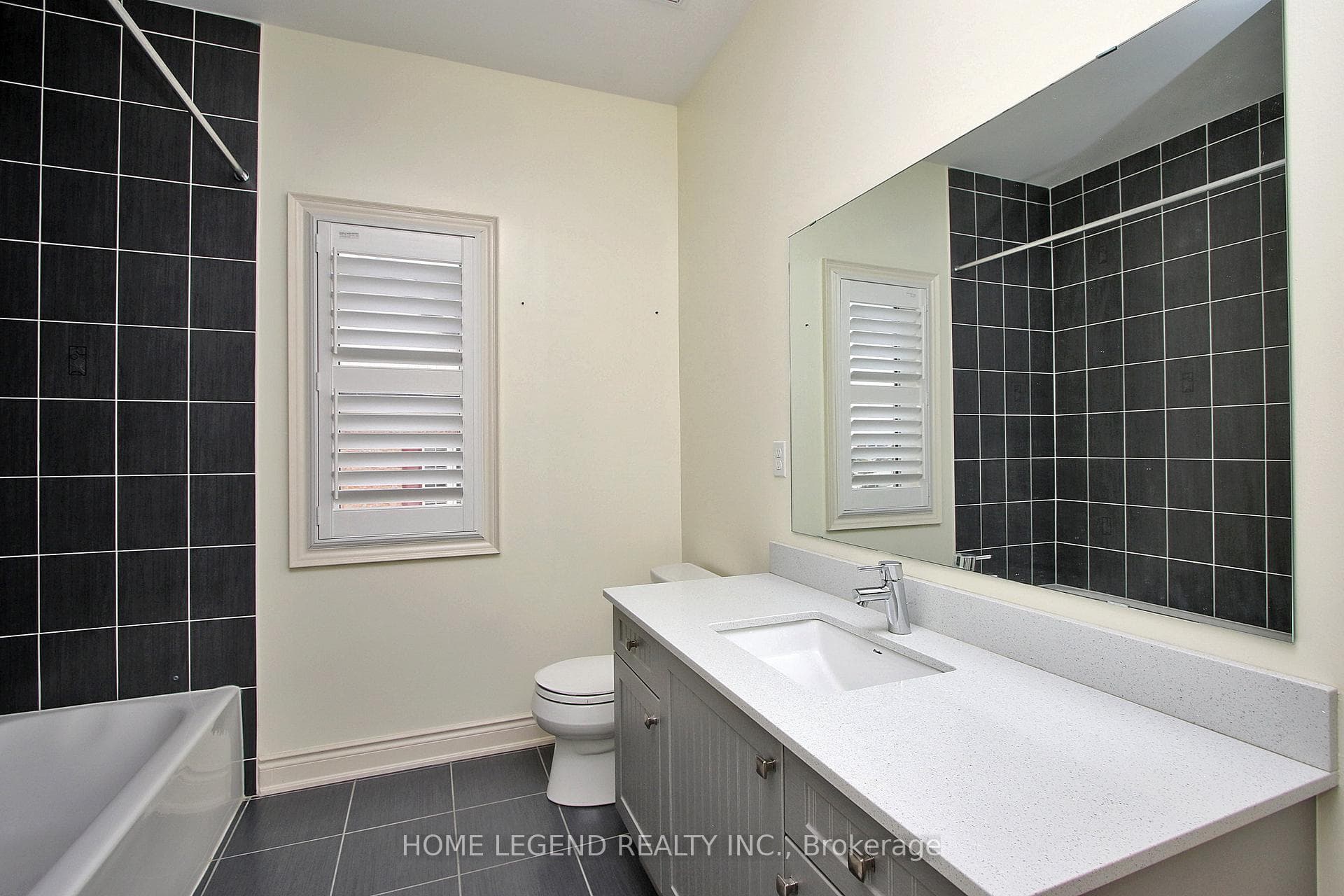 25 Bracknell Avenue photo 9