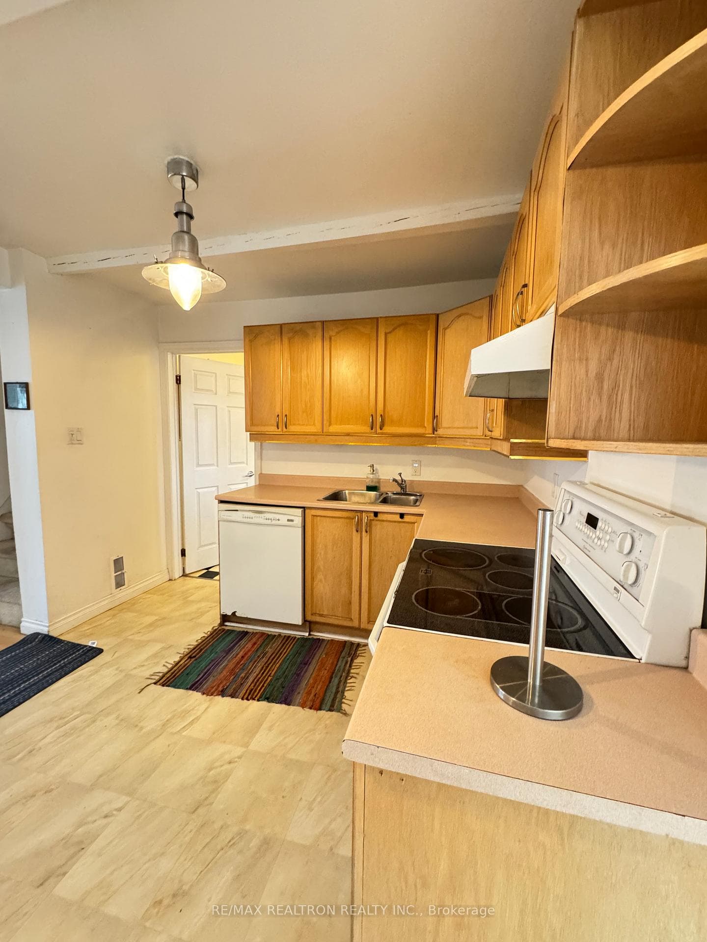 123 Rhodes Avenue photo 9