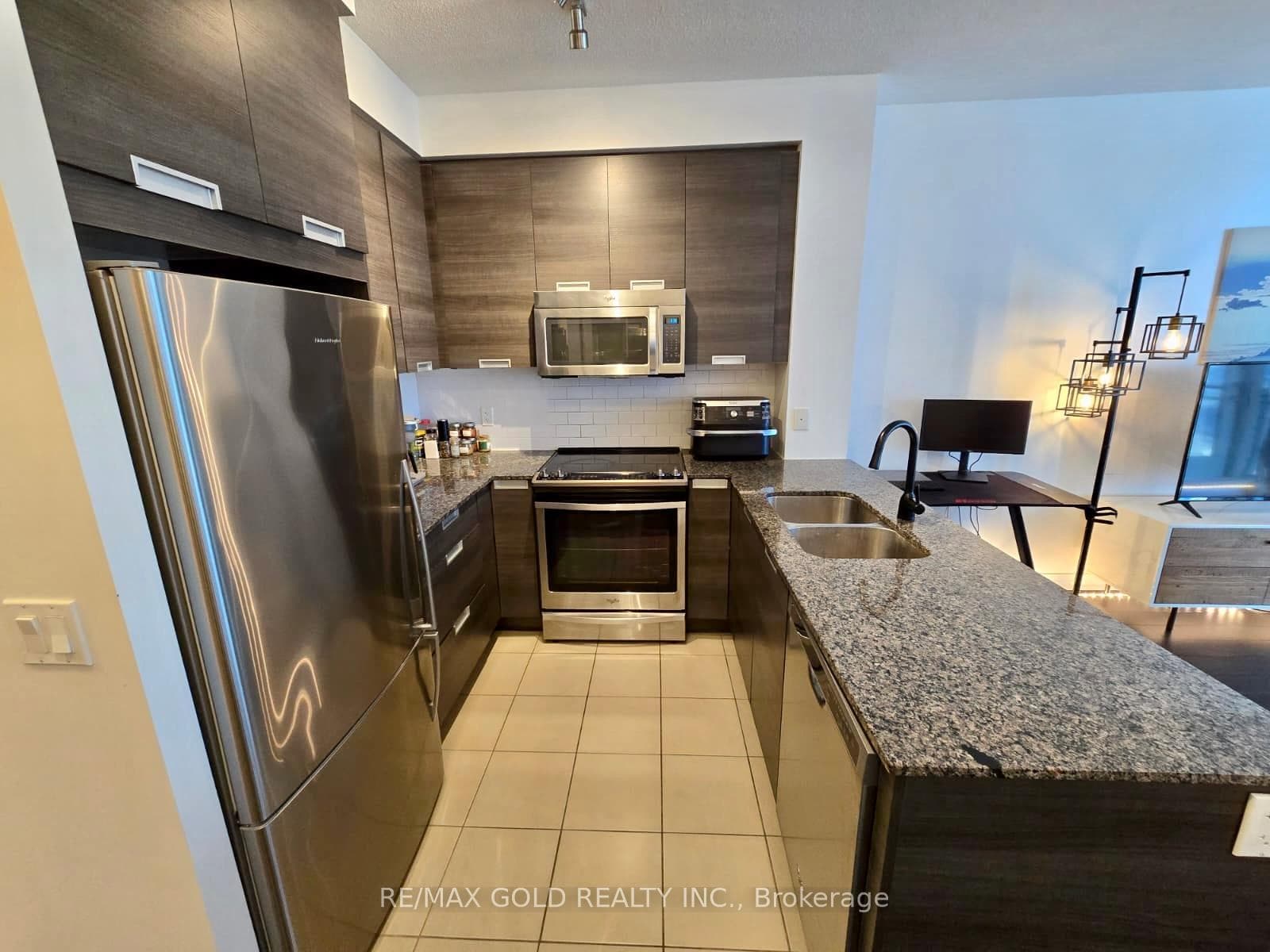 75 Eglinton Avenue Unit 808 photo 7