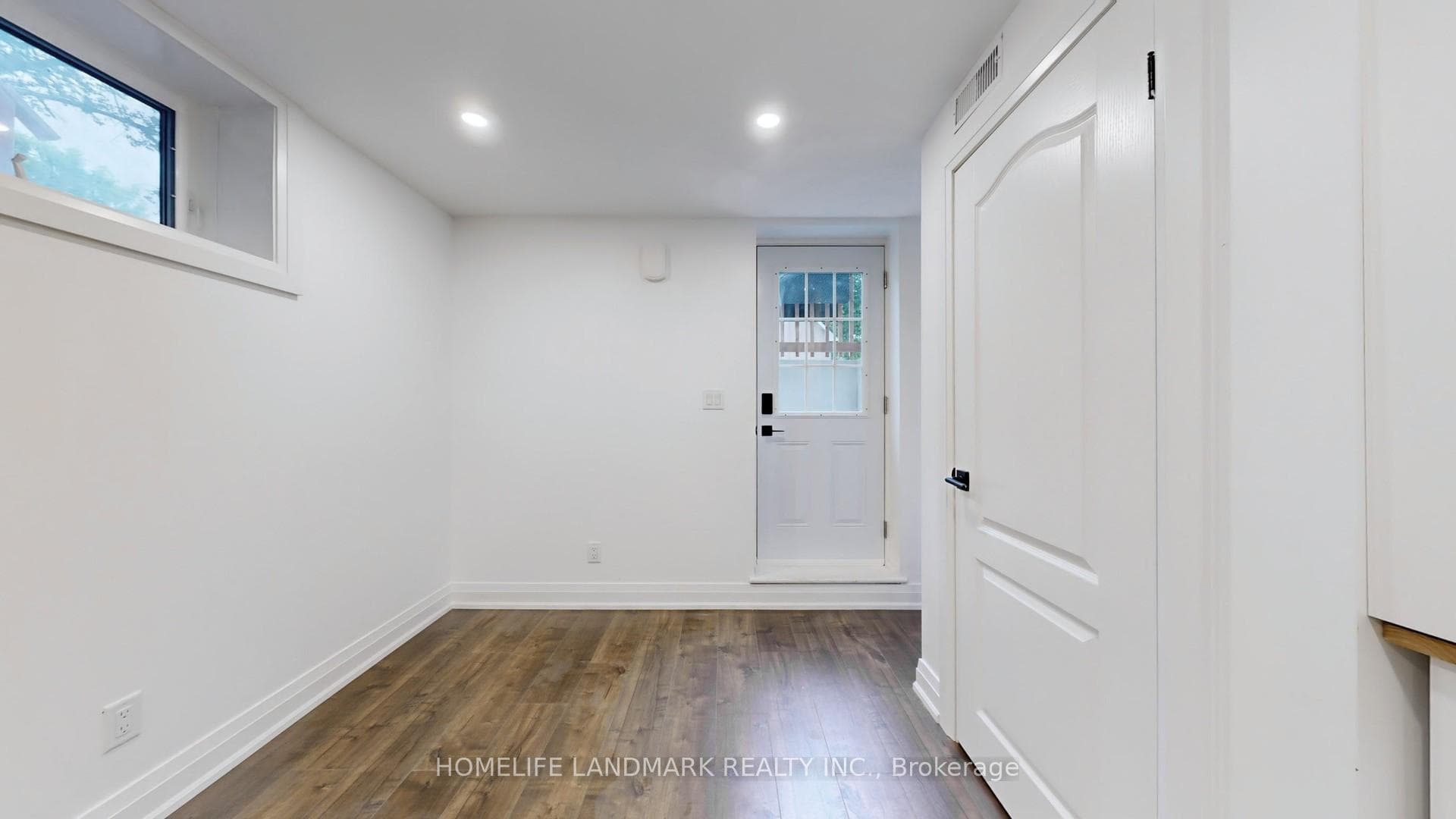 1661 Mount Albert Road Unit Unit 2 photo 6