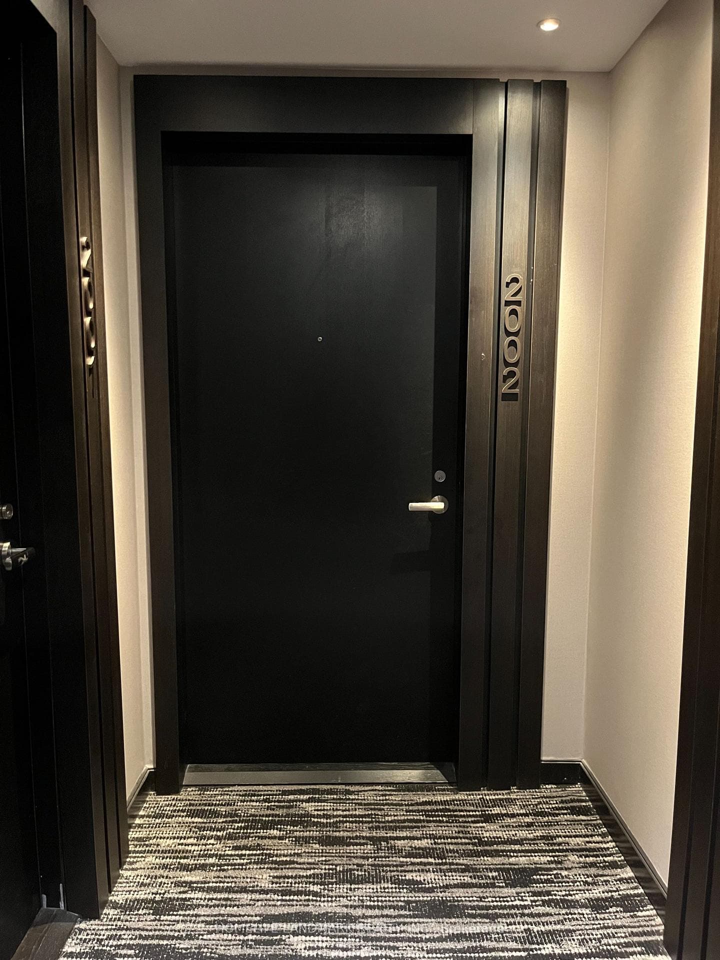 501 Yonge Street Unit 2002 photo 3