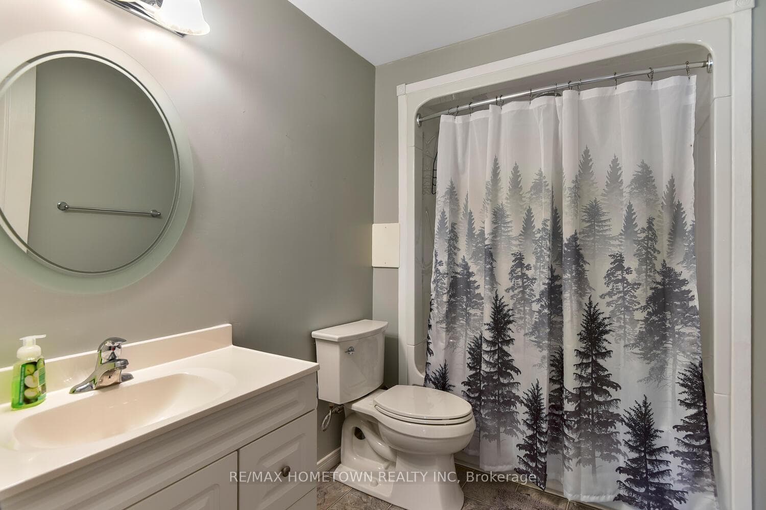 lower level 4 piece bath