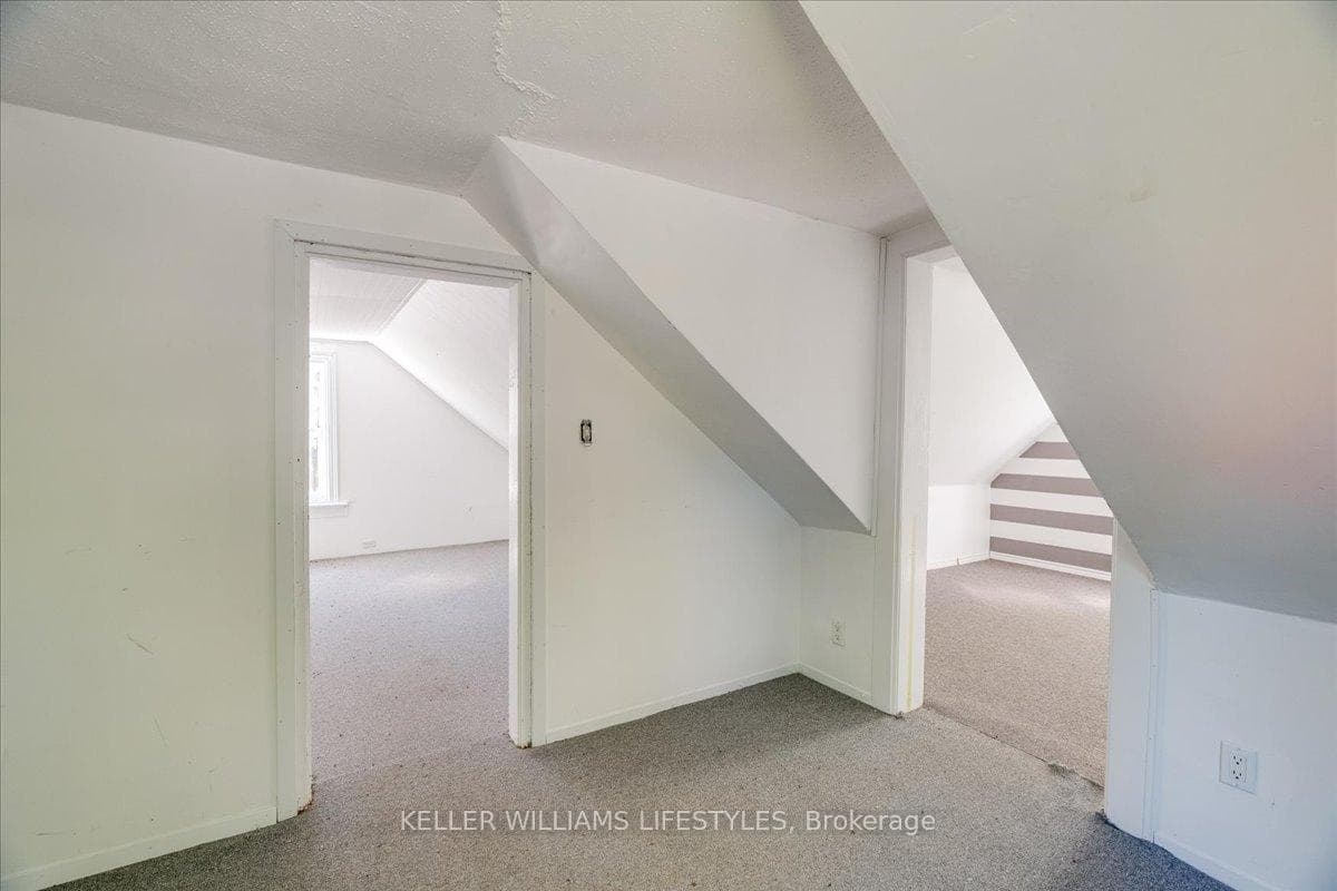 6079 Longwoods Road photo 14