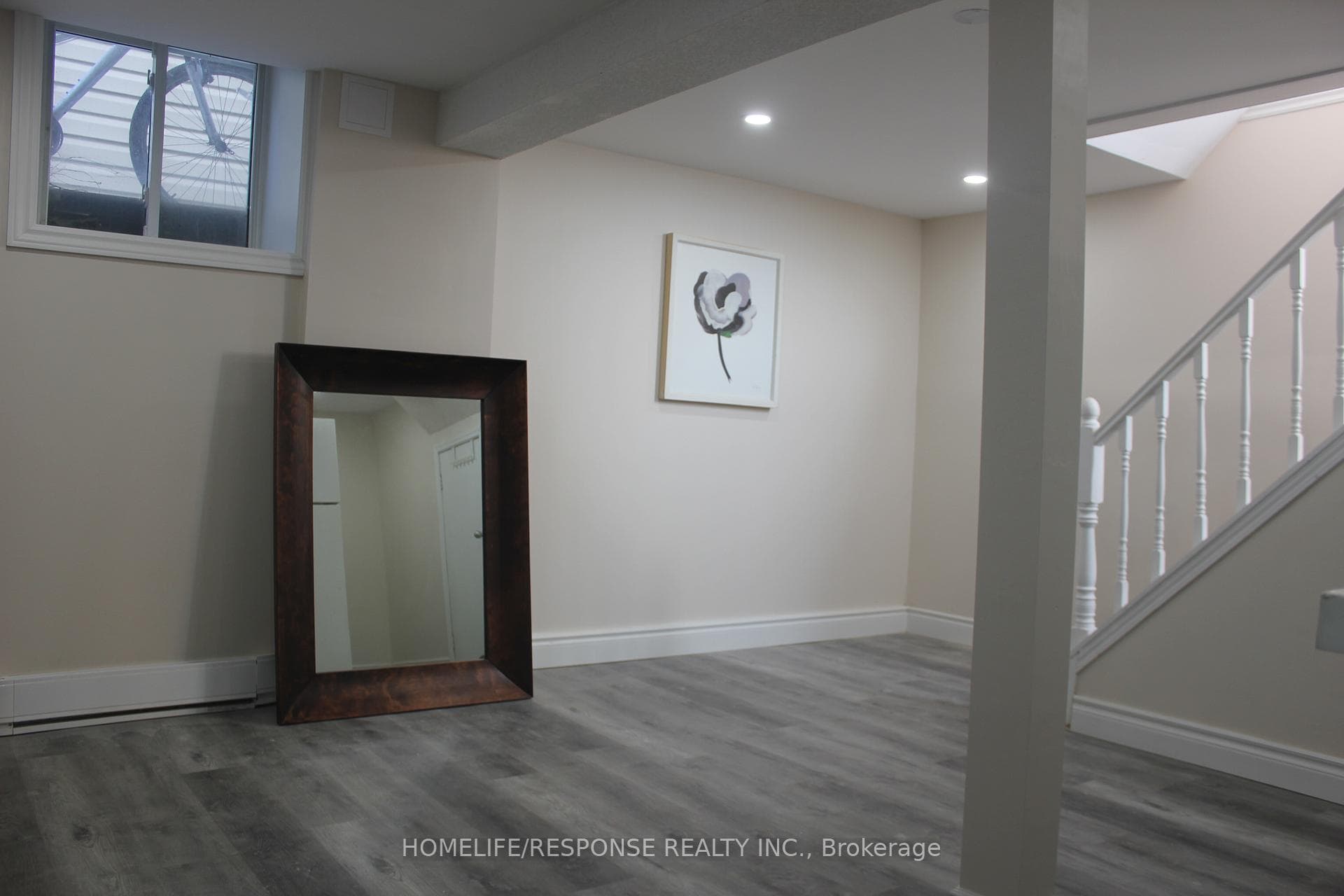 54 Gladstone Square Unit LOWER photo 8