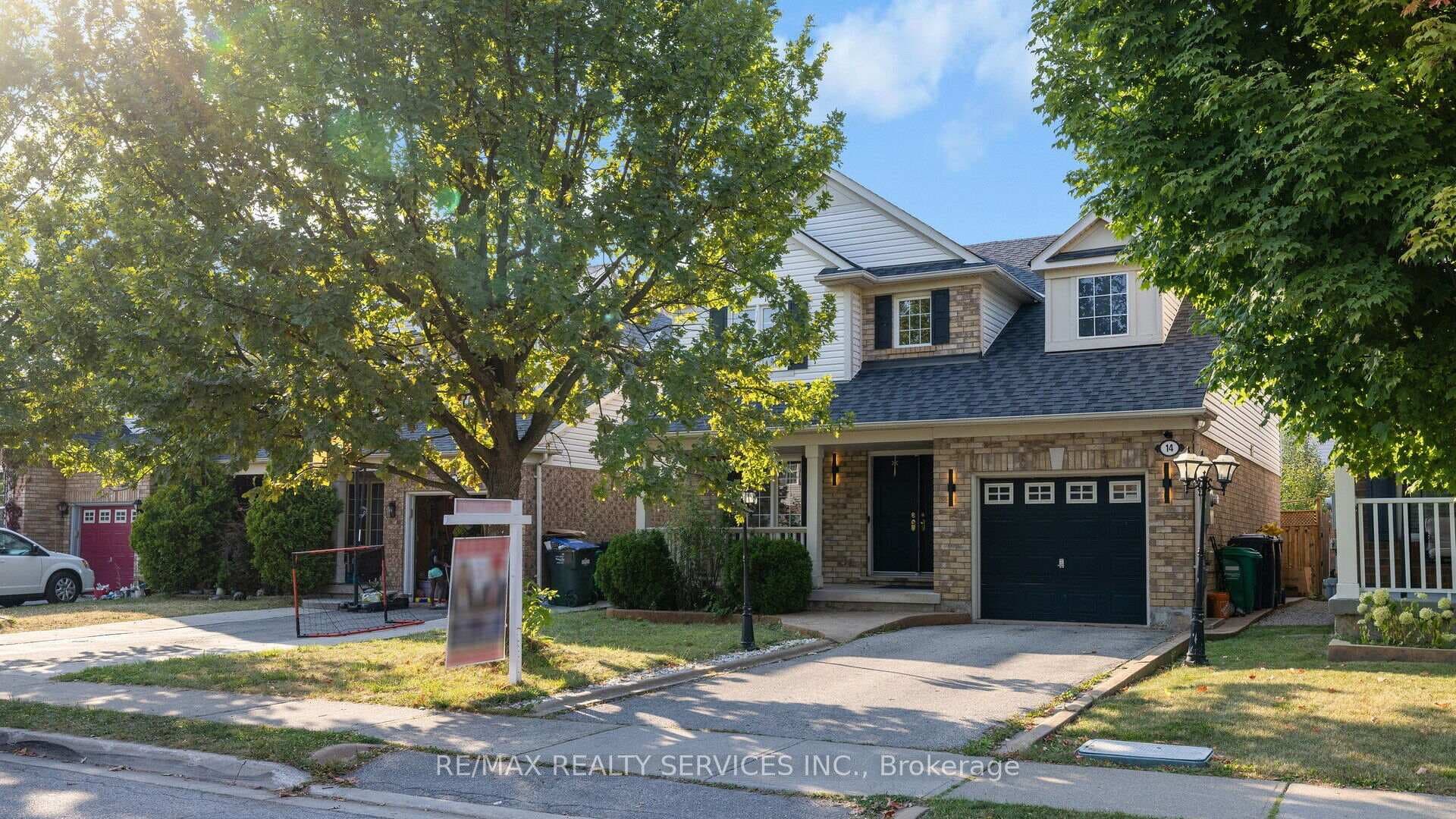 14 wetmeadow Drive photo 2