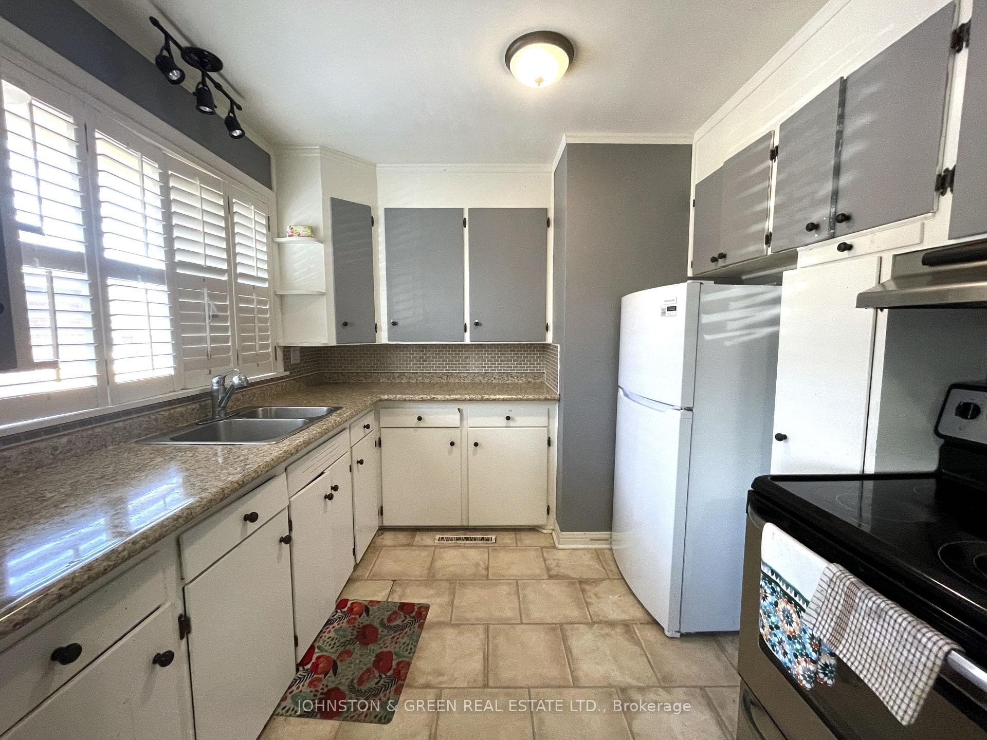 305 Mohawk Road Unit Main photo 8
