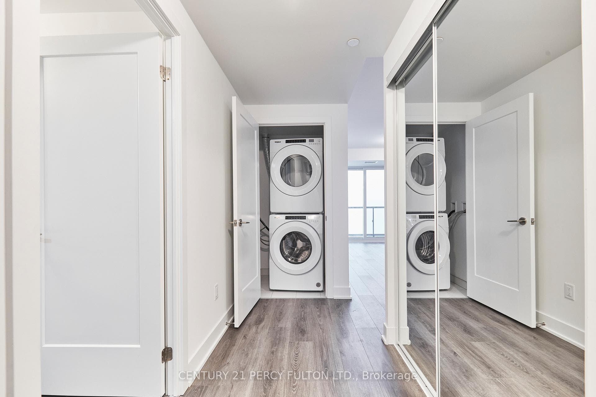 2545 Simcoe Street Unit 1705 photo 17