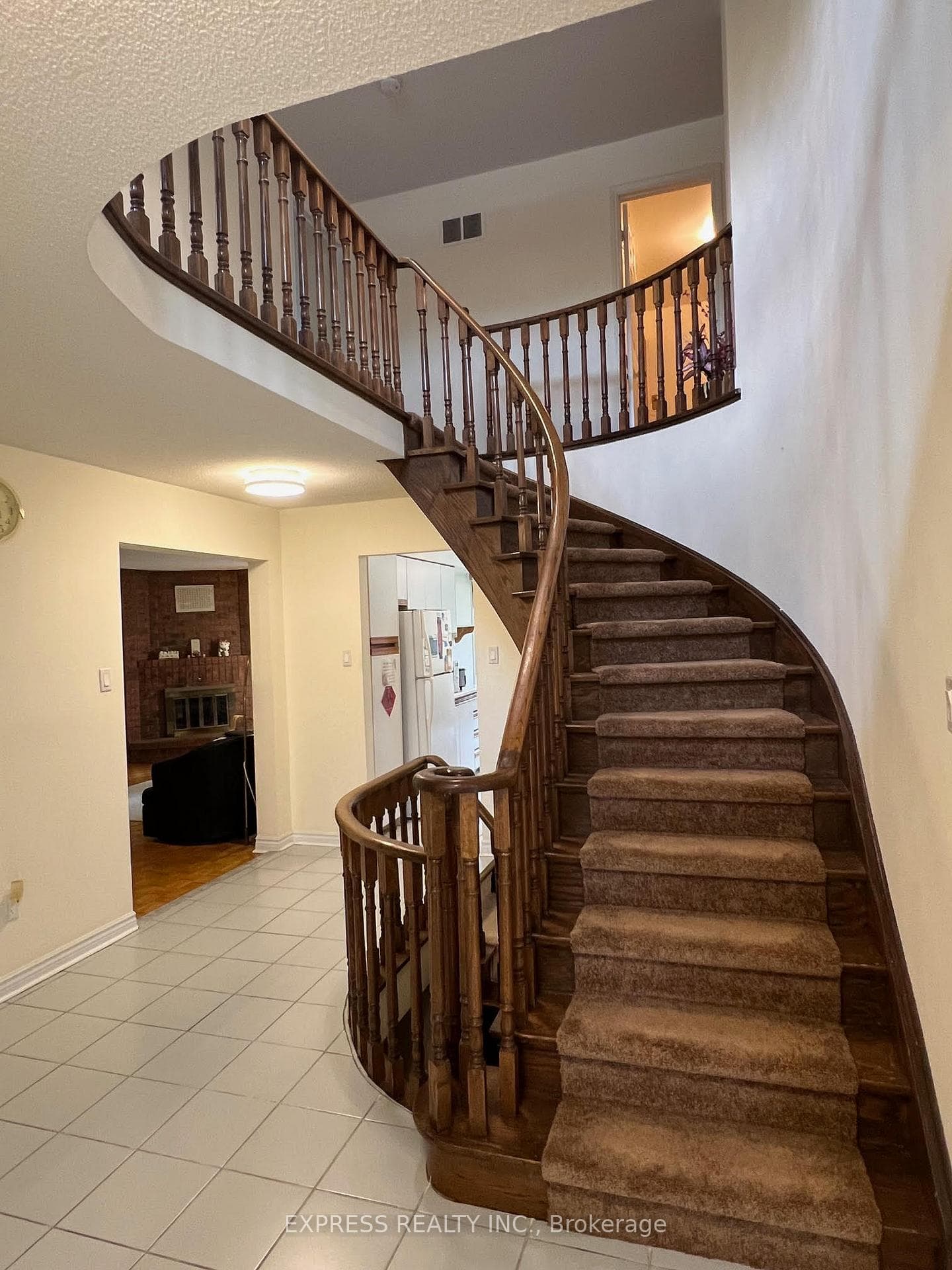 16 Hanover Court photo 9