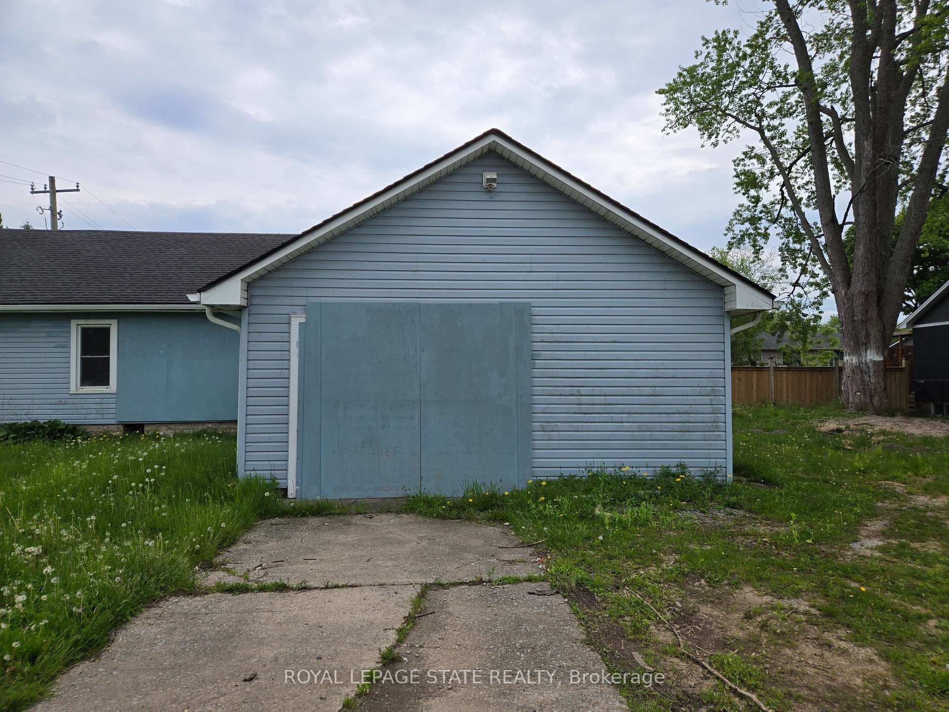 303 Ridge Road photo 2