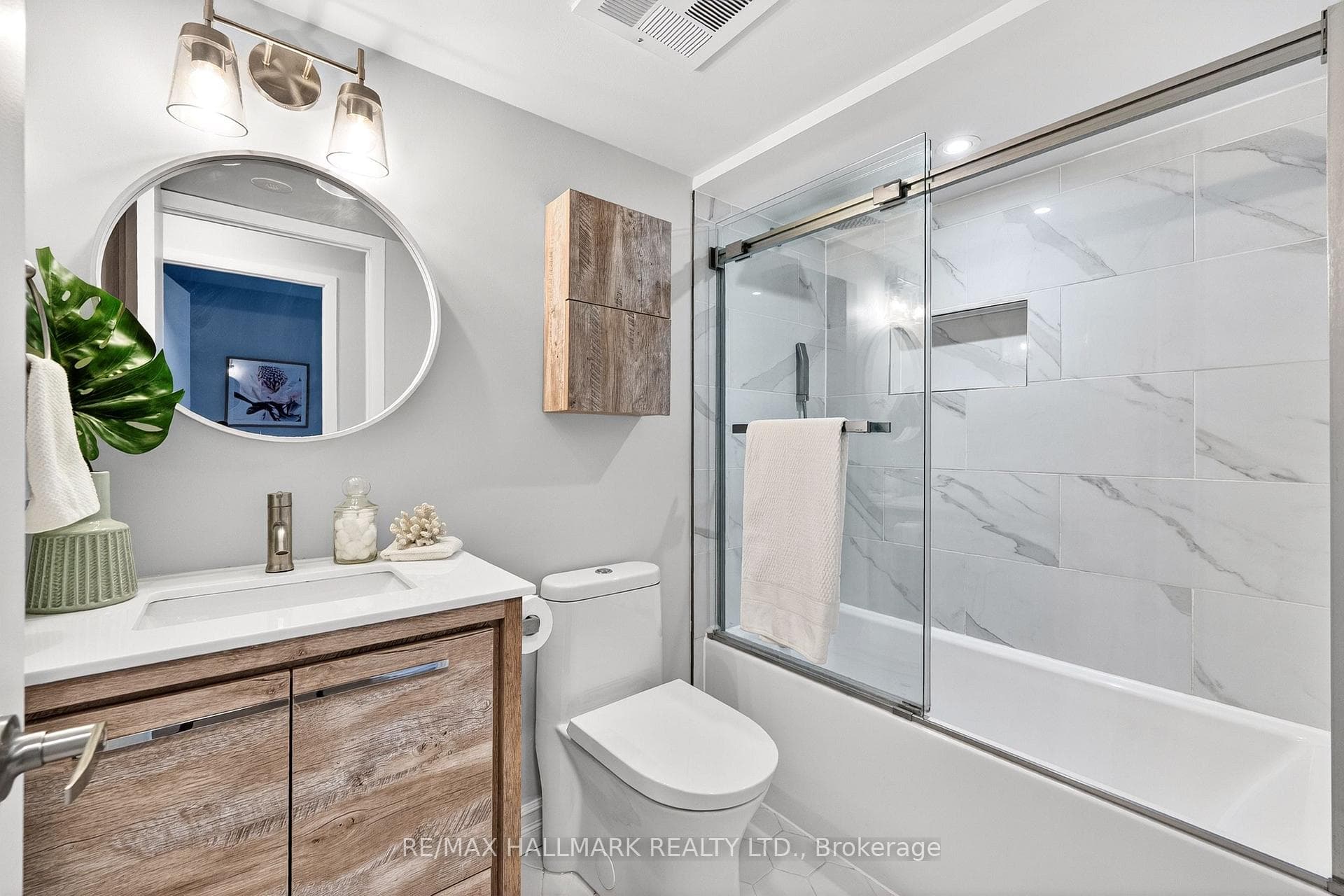 Spa-inspired 4PC bath