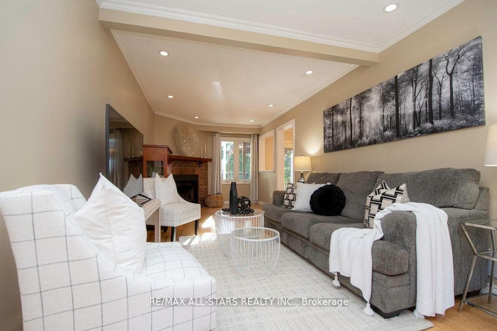 180 Sandringham Drive photo 6