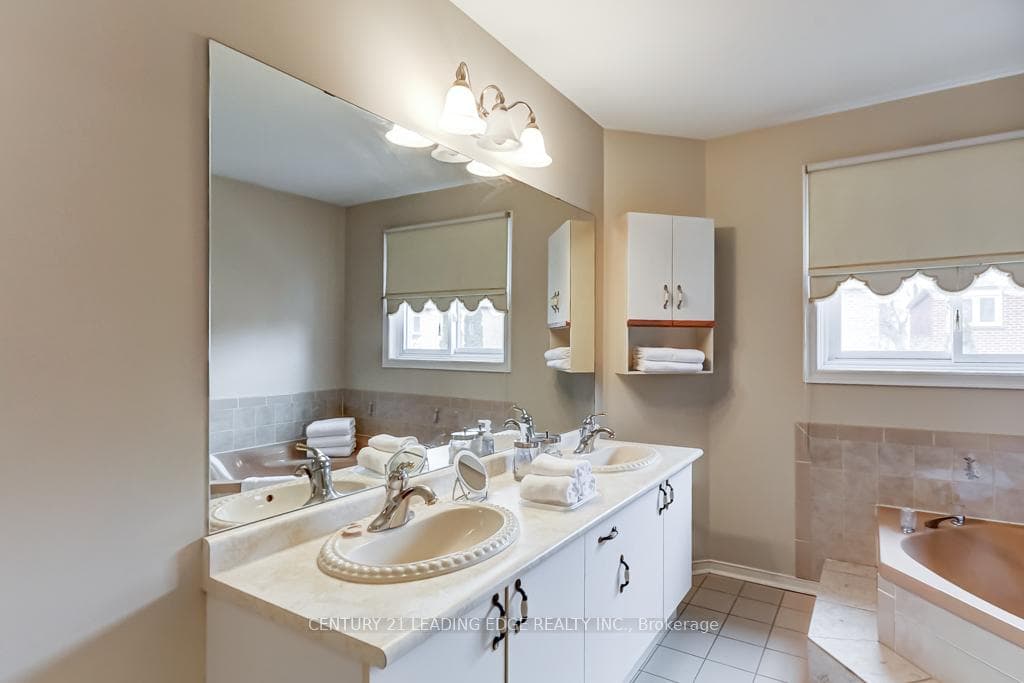 3536 ELLESMERE Road photo 23