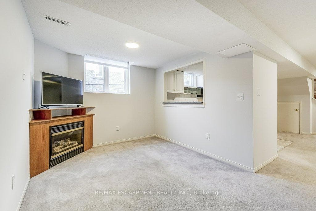 41 Strathroy Crescent photo 25