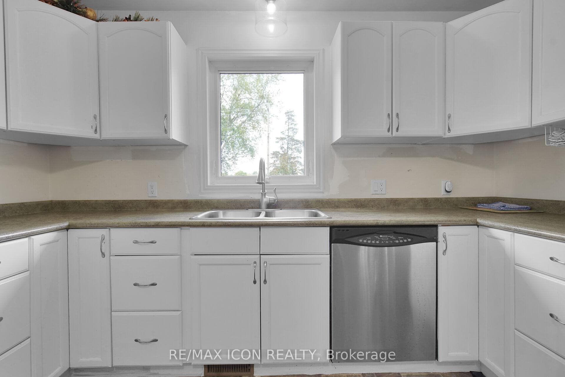103 Brock Street photo 10