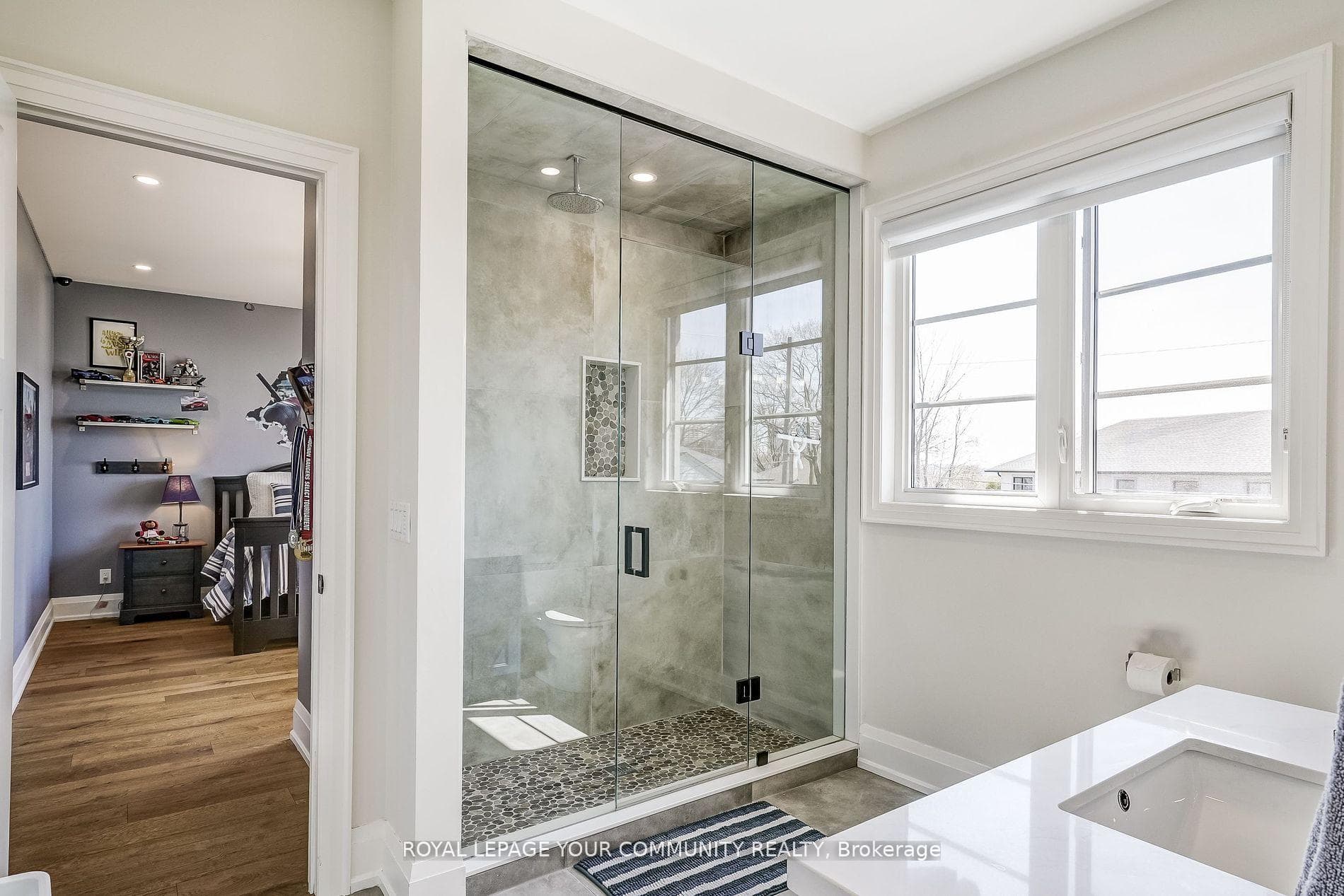 3RD/4TH BR SEMI-ENSUITE