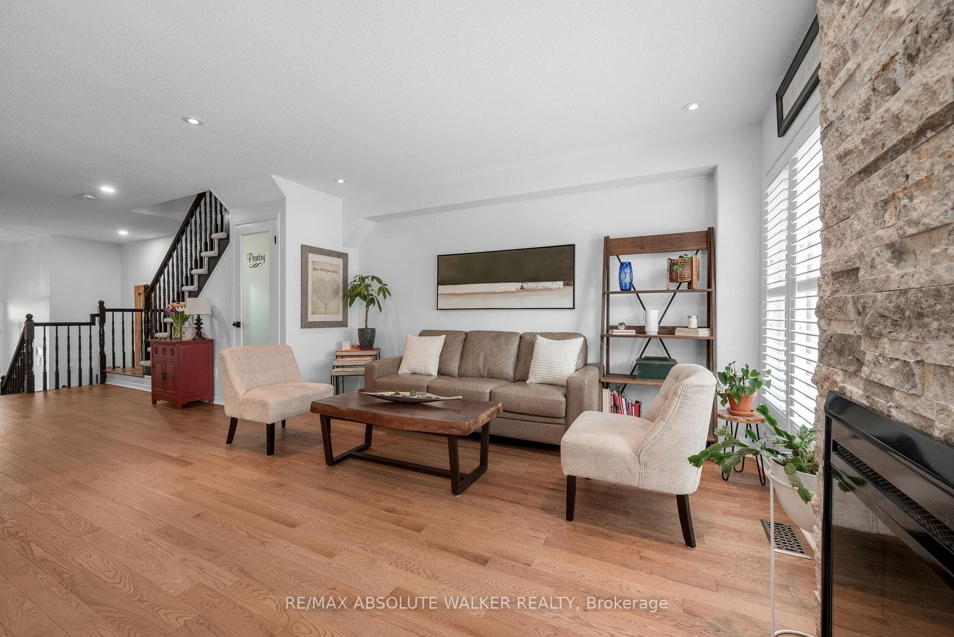 279 Parkrose Private photo 4