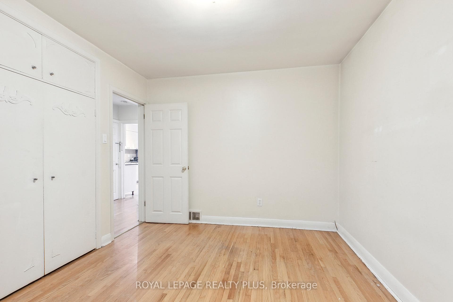 4236 Bloor Street photo 18