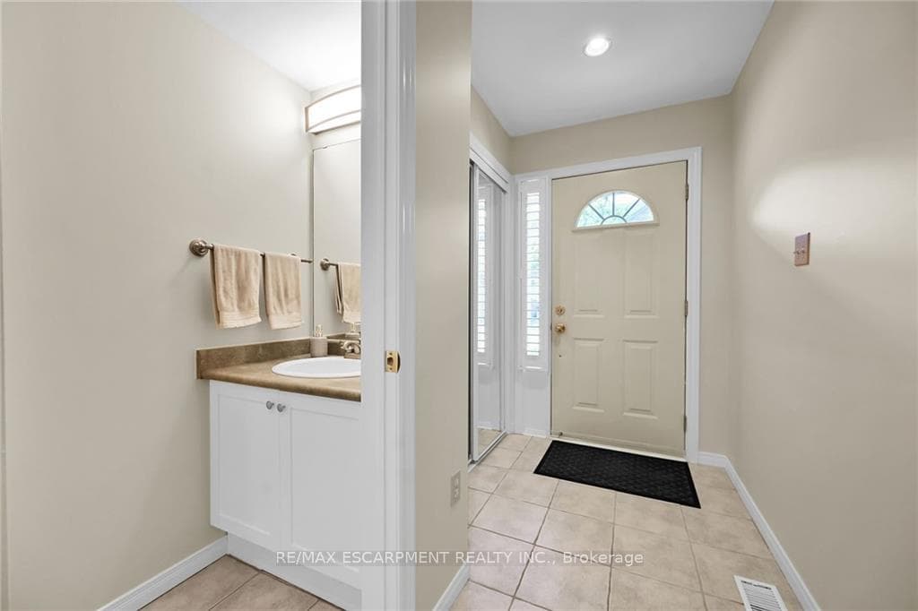 1771 Upper Wentworth Street Unit 4 photo 5