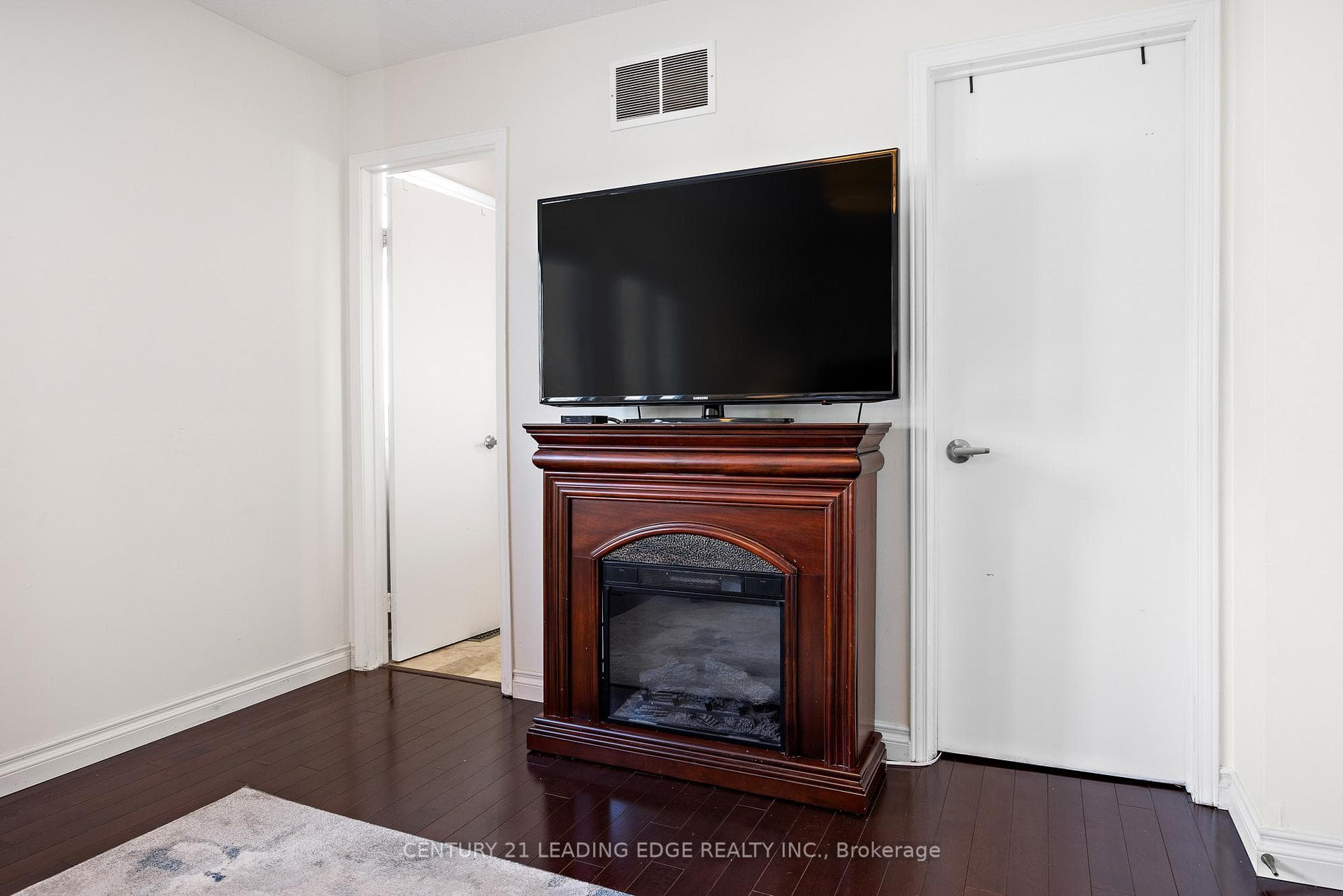 1214 Gloucester Square photo 21