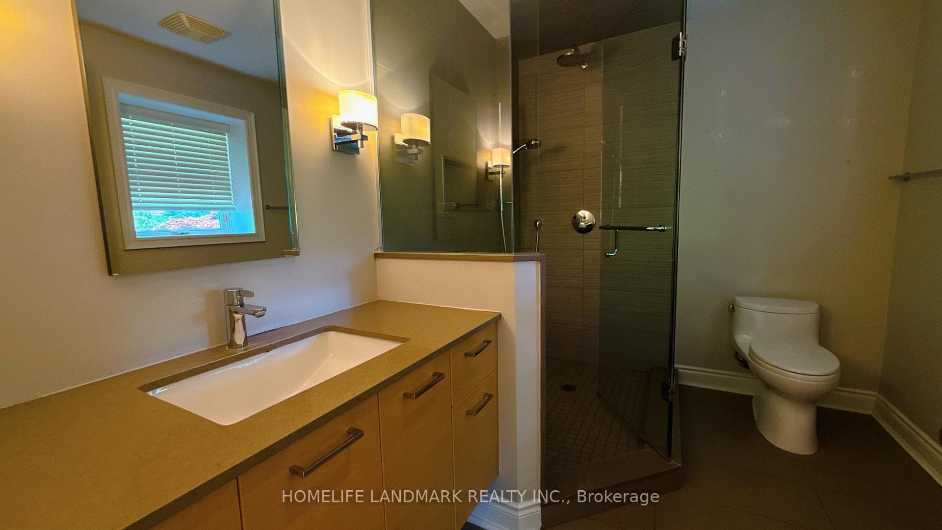 2062 GLENFOREST Crescent photo 10