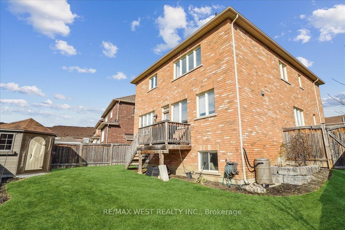 55 Andrew Green Crescent photo 21