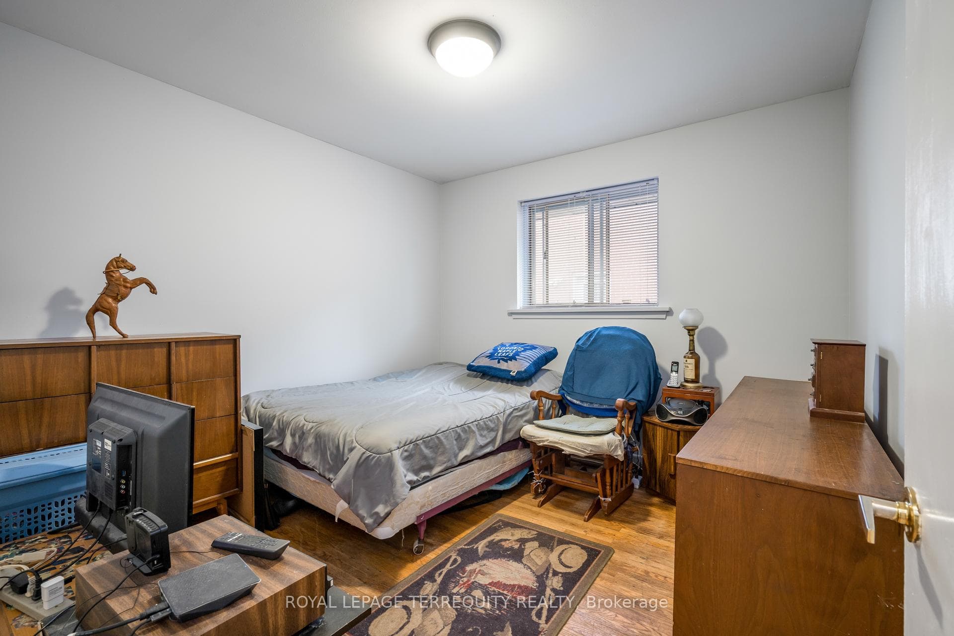 2403 Padstow Crescent photo 19