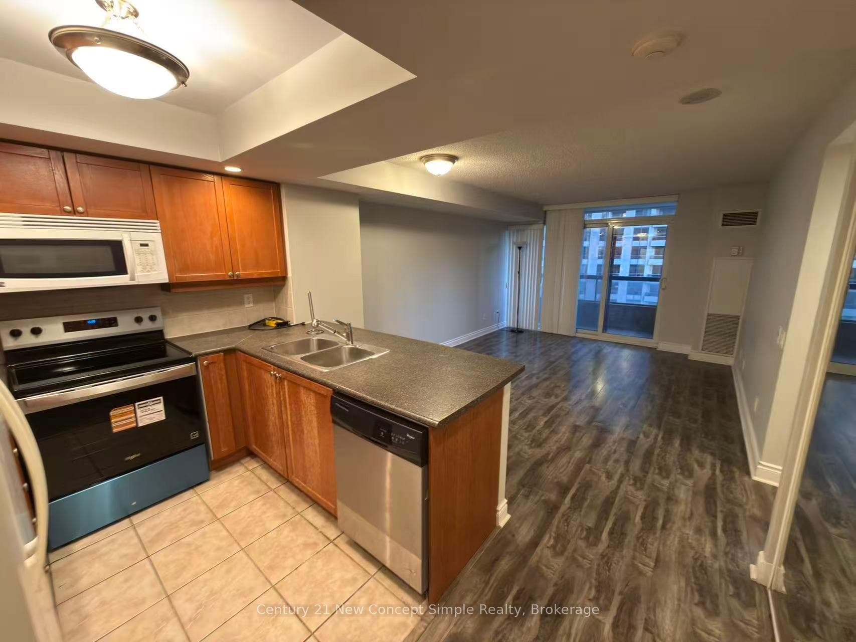 15 Northtown Way Unit 817 photo 3