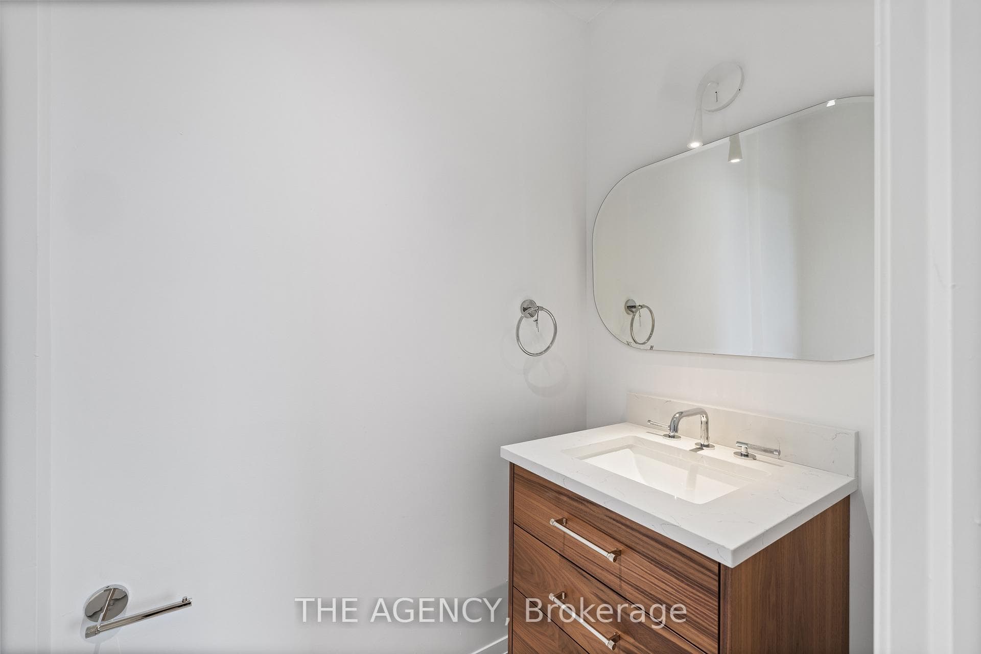 139 Robert Street Unit 2 photo 17