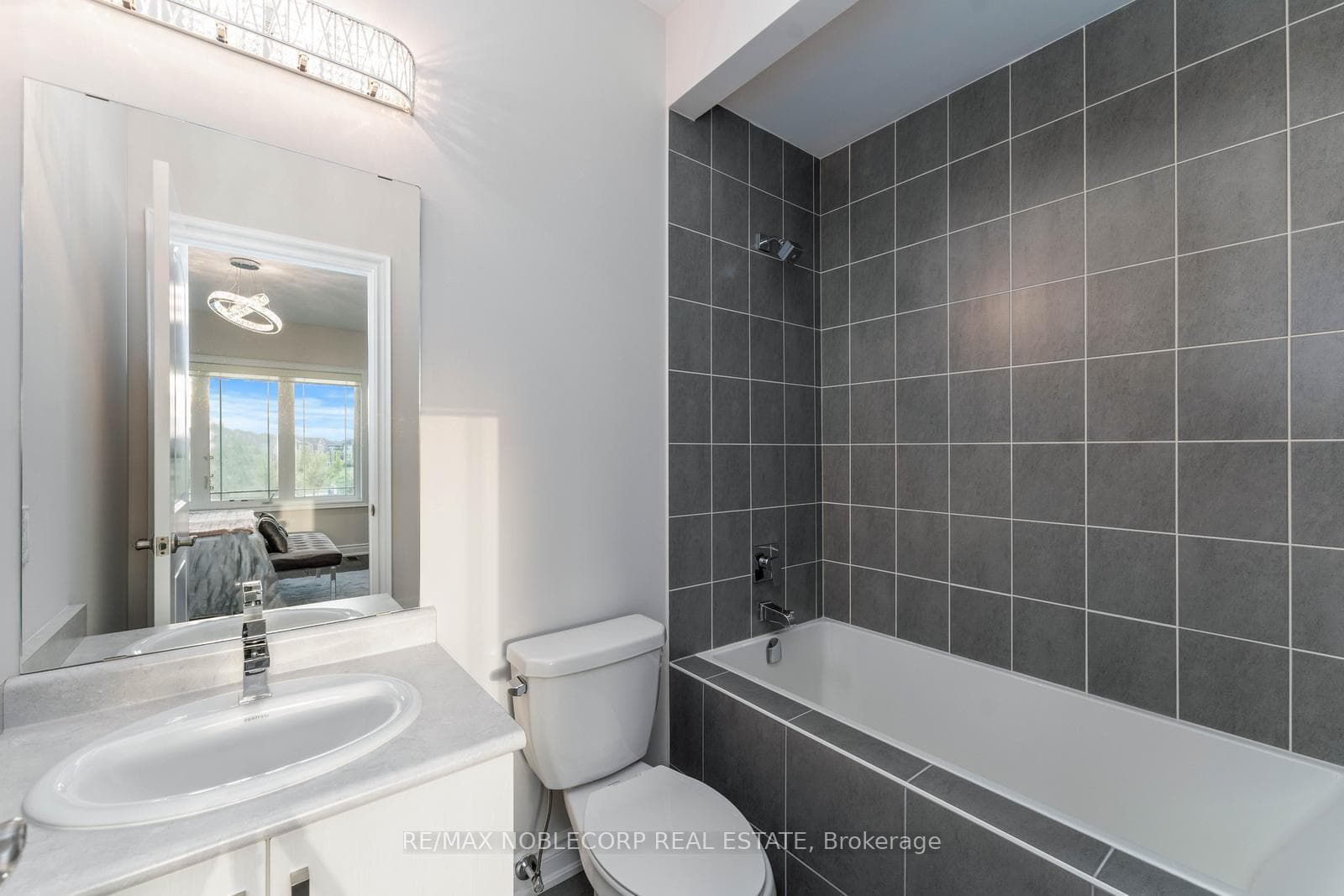 91 Woodgate Pines Drive photo 29