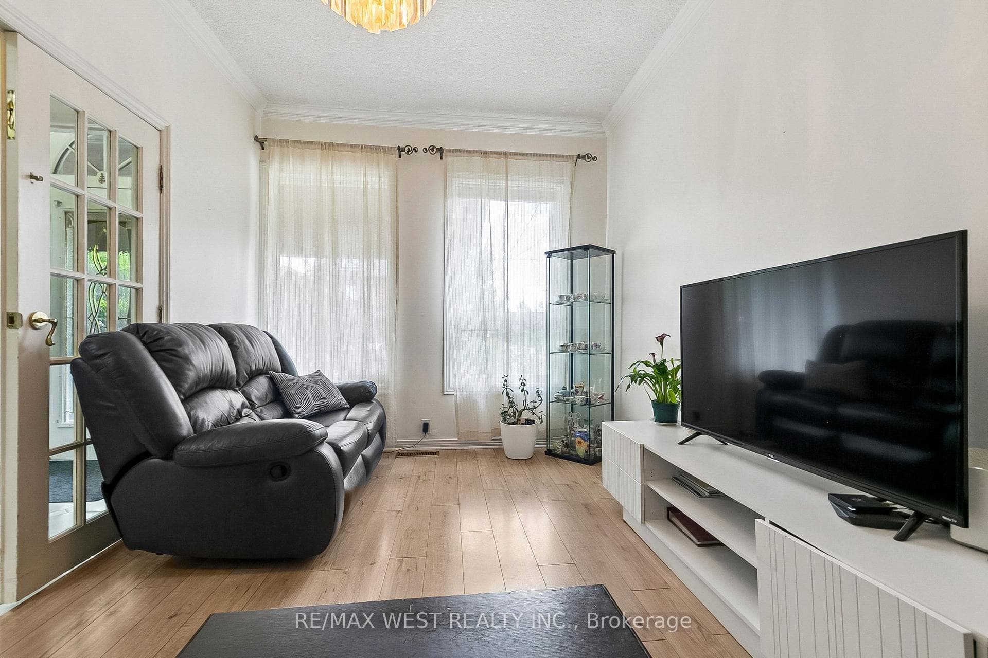 454 Brock Avenue photo 5