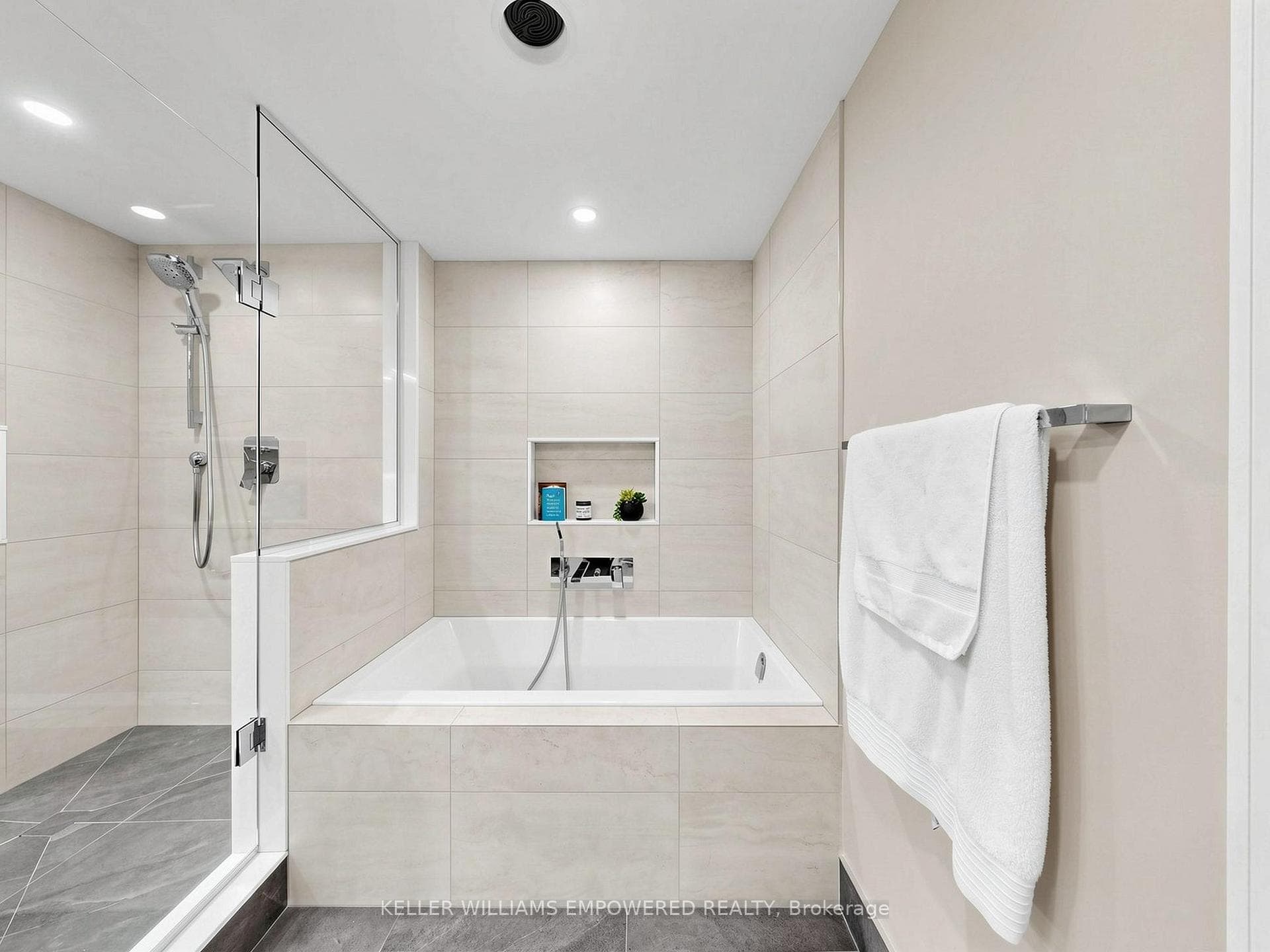 610 Bullock Drive Unit 614 photo 41