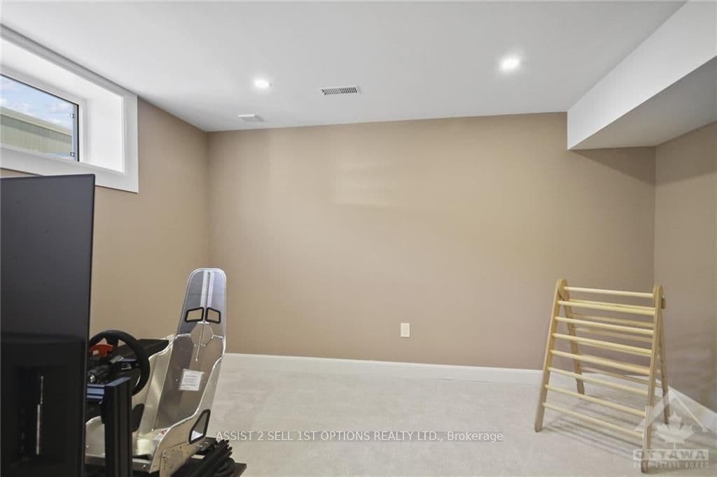 676 PARADE Drive photo 25