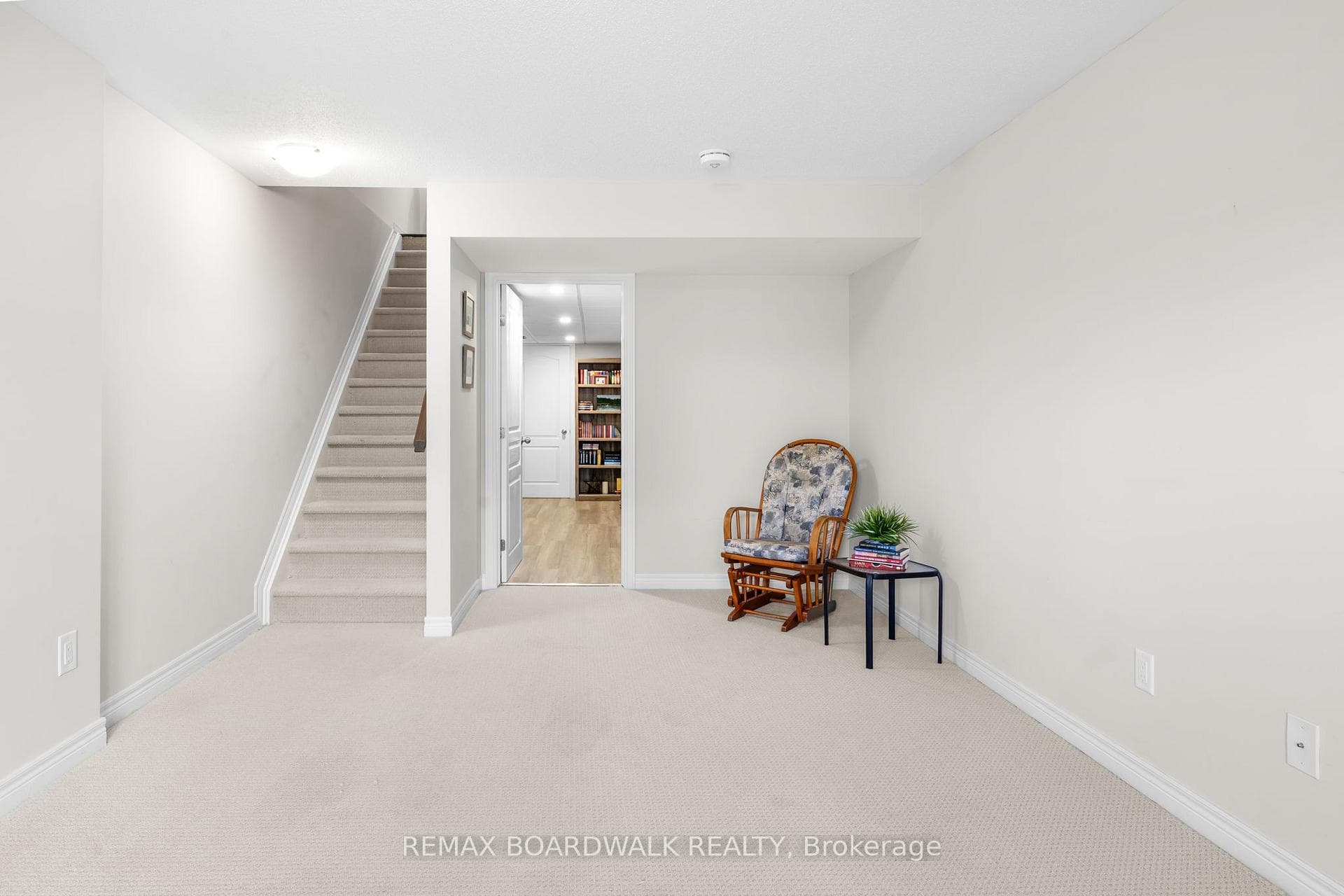 10 Code Crescent photo 26