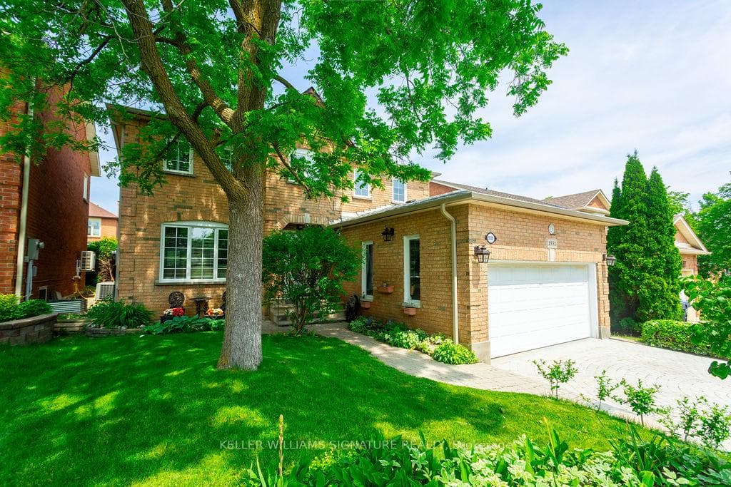 1531 Stancombe Crescent photo 2