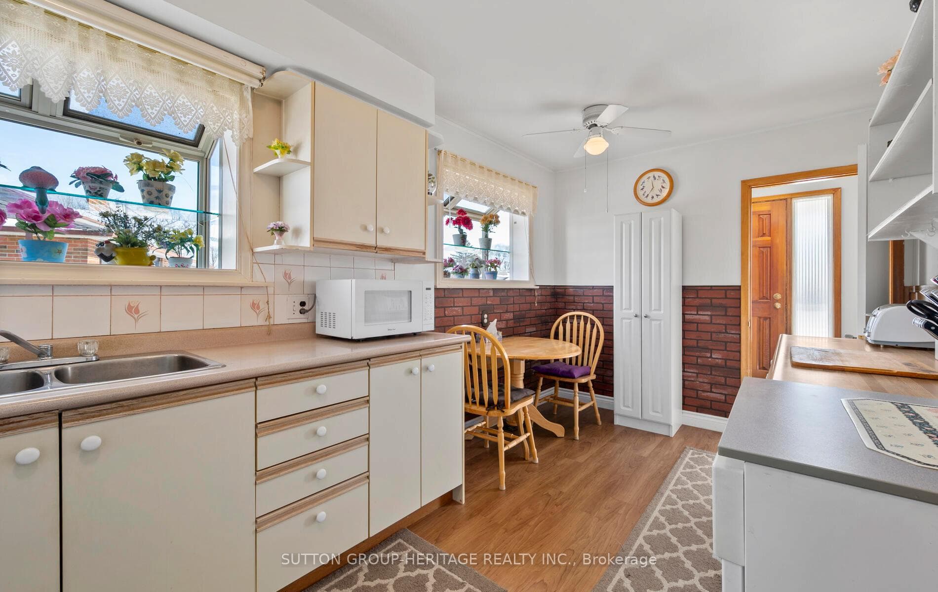 44 Sunderland Crescent photo 4