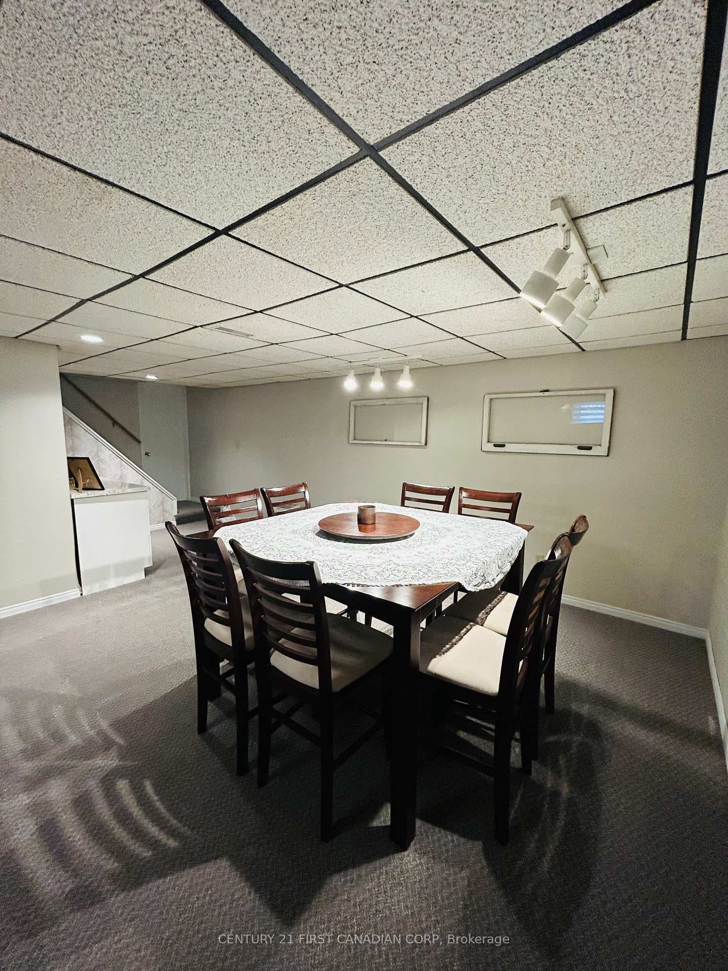 121 WELLINGTON Street photo 27