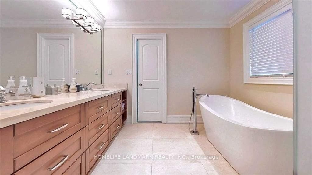 2044 Ardleigh Road photo 18