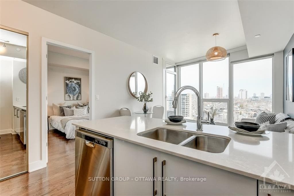 485 RICHMOND Road Unit 1207 photo 12