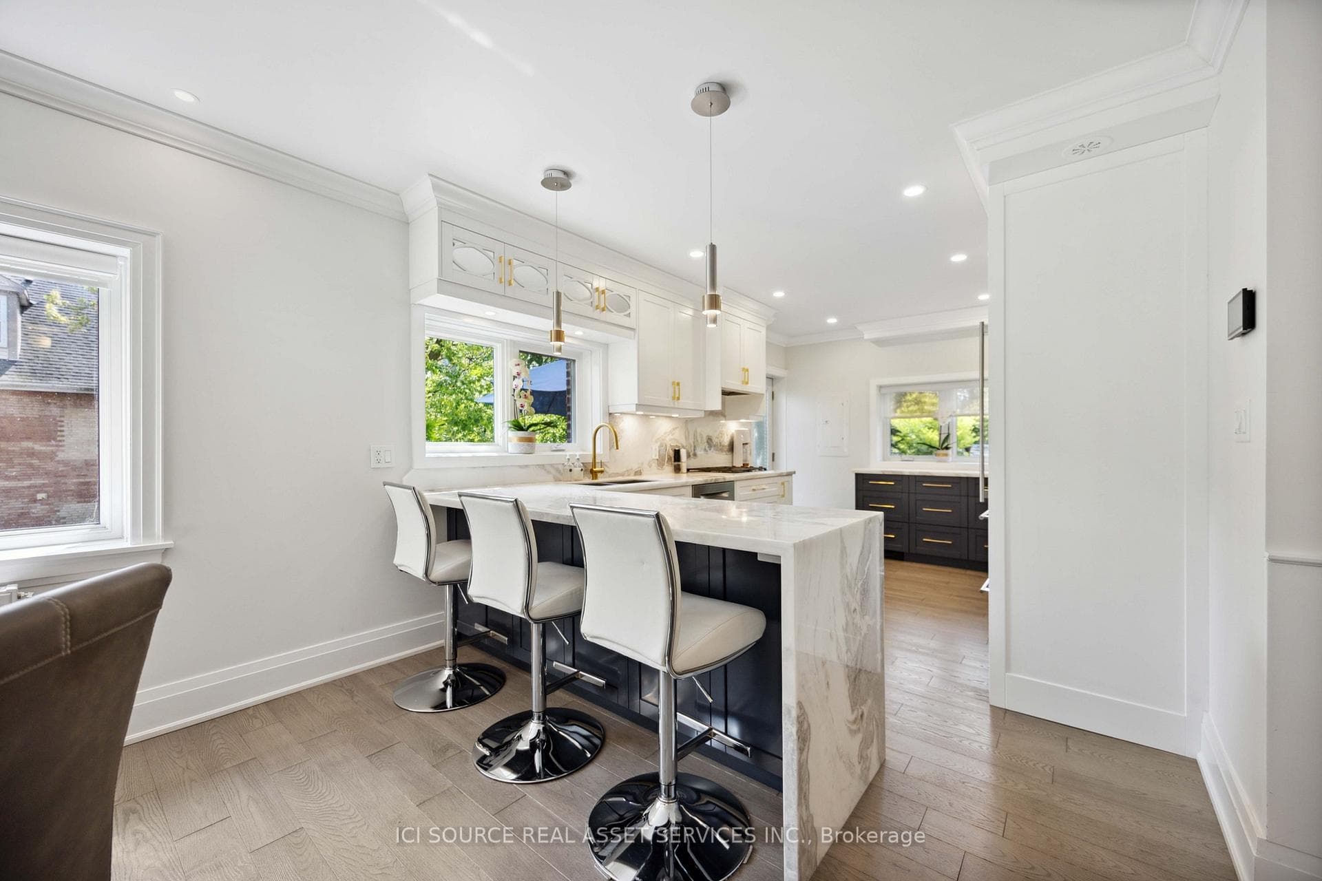 27 Glen Elm Avenue photo 10