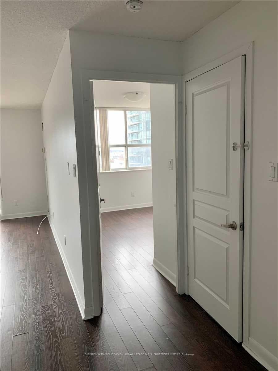 323 Richmond Street Unit 1214 photo 10