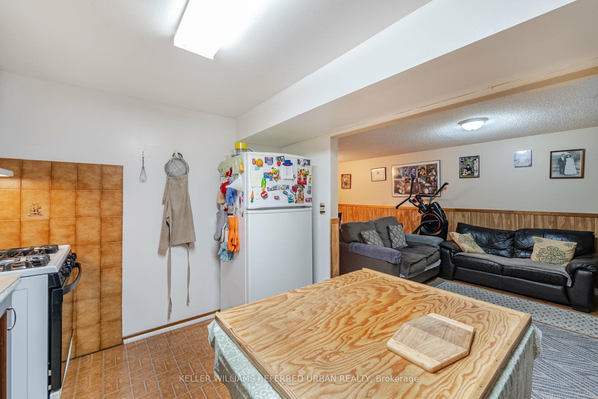 7 Russet Court photo 32