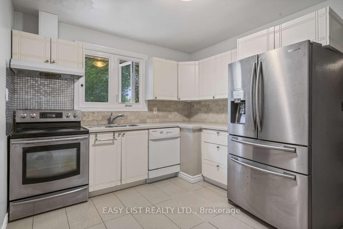 195 Senlac Road photo 8