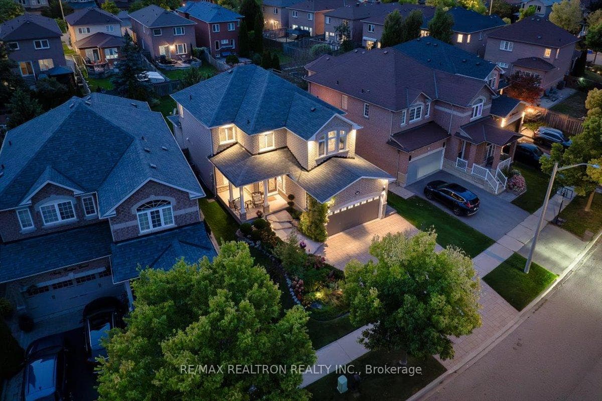 94 Raintree Crescent photo 2