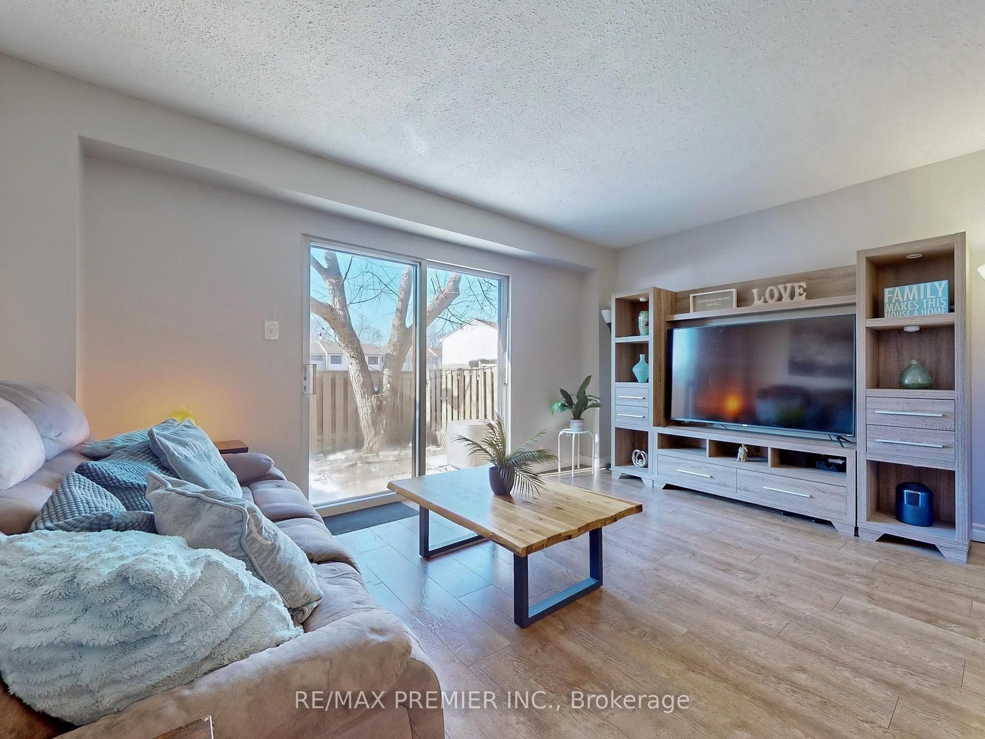 2779 Gananoque Drive Unit 3 photo 2